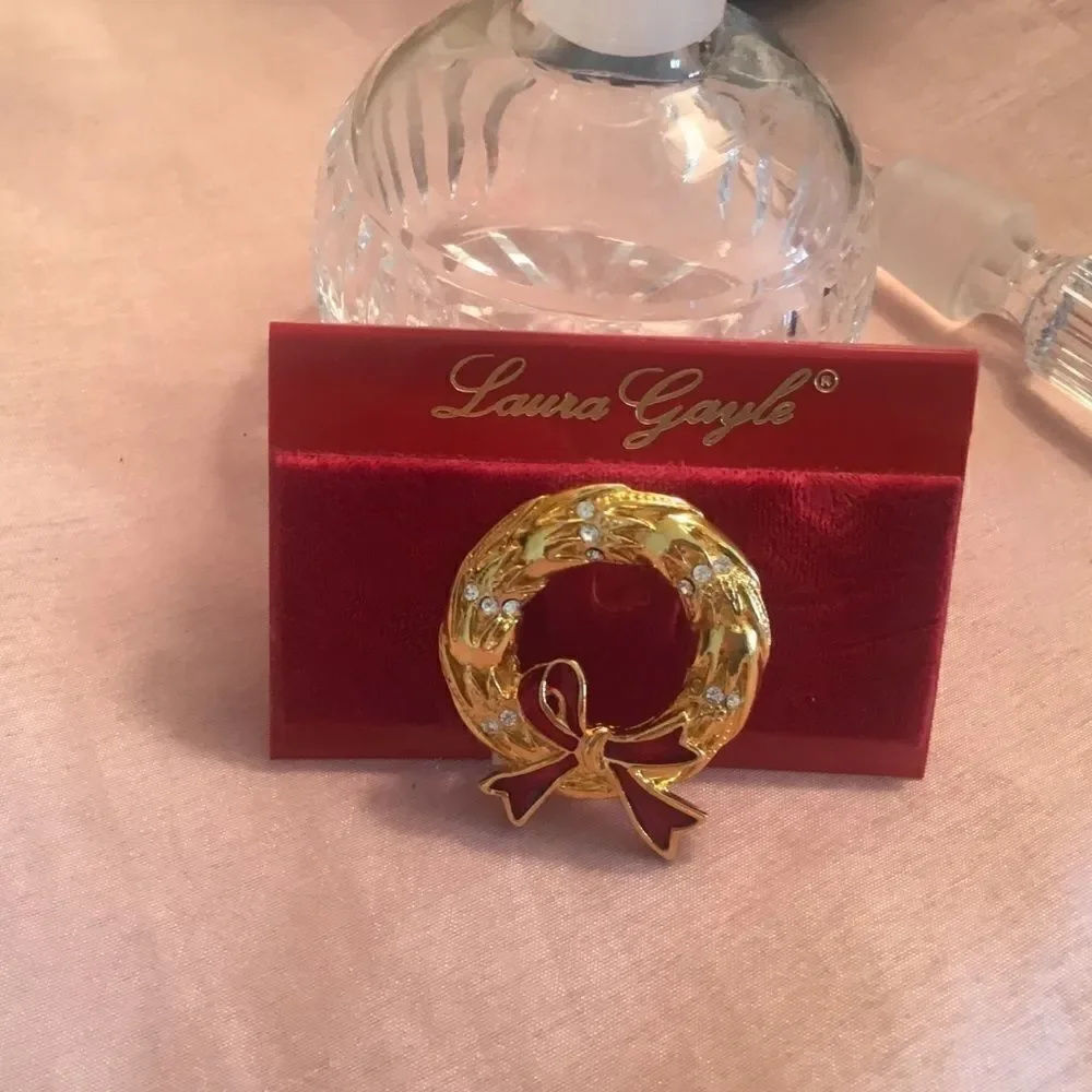 Goldtone, Crystal Enameled Bow Pin